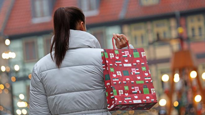 Umfrage: Die meisten Menschen geben laut Umfrage Geschenke zurück, die nicht gefallen.