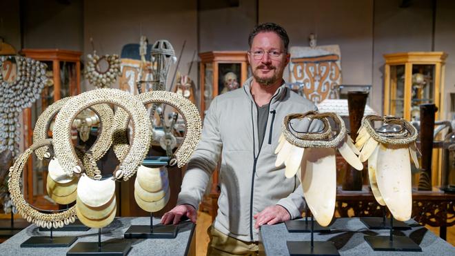 Ethnologische Sammlung: Timo Heiny reist seit Jahrzehnten nach Afrika und fühlt sich den Menschen dort sehr verbunden.