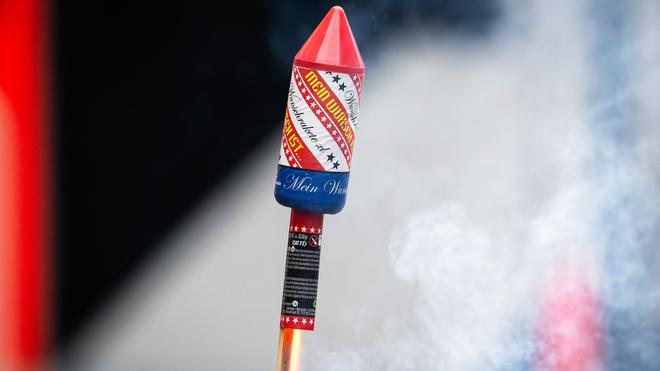 Silvester: Auf Sylt gilt ein generelles Verbot für privates Feuerwerk, um die reetgedeckten Häuser und die Natur zu schützen. (Symbolbild)