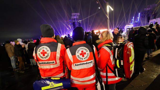 Jahreswechsel: In Hamburg kam es am Silvesterabend bislang nicht zu größeren Einsätzen. (Symbolbild)