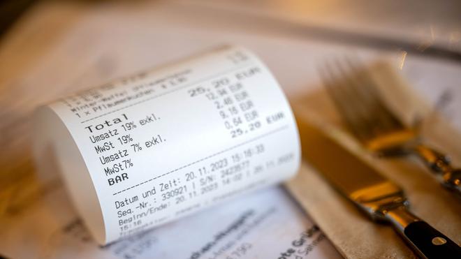 Weniger Mehrwertsteuer: Am 1. Januar sinkt die Mehrwertsteuer für das Essen in Restaurants auf 7 Prozent.