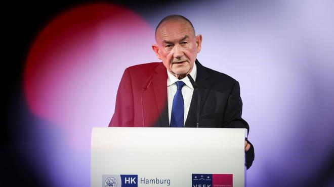 Wirtschaftspolitik: Handelskammer-Präses Aust spricht im Börsensaal der Handelskammer.