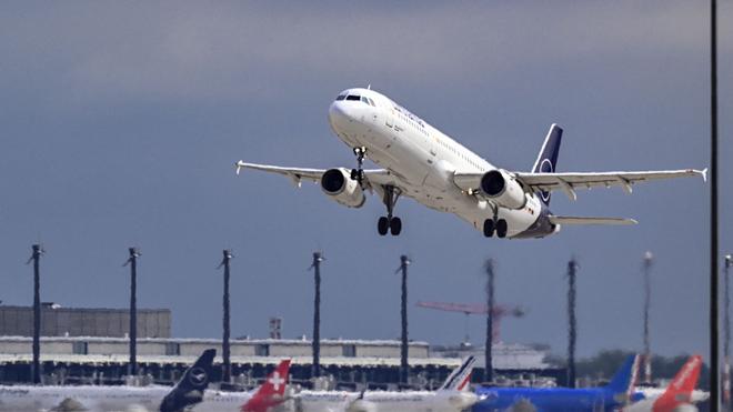 Flughafen Berlin-Brandenburg: Am Flughafen BER sind die Passagierzahlen 2025 auf 26 Millionen leicht gestiegen. (Archivfoto)
