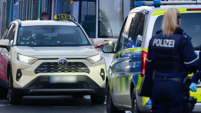 Einsatz in Düsseldorf: Über die Hintergründe der Tat wird ermittelt.
