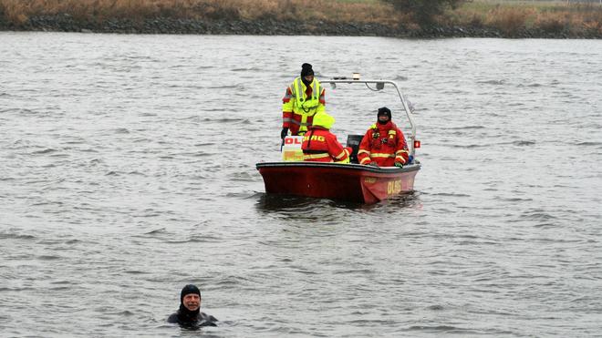 Silvesterschwimmen: Die DLRG war zur Sicherheit vor Ort.