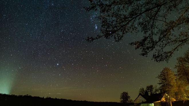 Jahreswechsel für Sternfreunde: In der Silvesternacht lohnt nicht nur der Blick auf Raketengefunkel. (Archivbild)