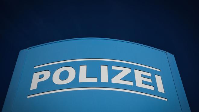 Hintergründe unklar: Die Polzei sucht einen bei einem Unfall auf der Autobahn 3 verletzten Mann. (Symbolbild)