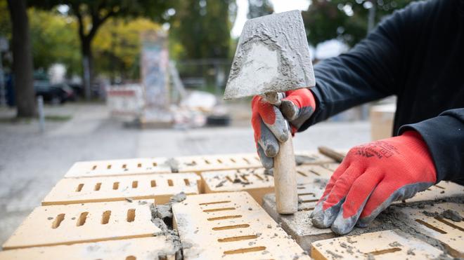 Lehrstellenmangel in Berlin: In Berlin wird nach Einschätzung der Arbeits- und Sozialverwaltung nicht genug ausgebildet. (Foto - Illustration)