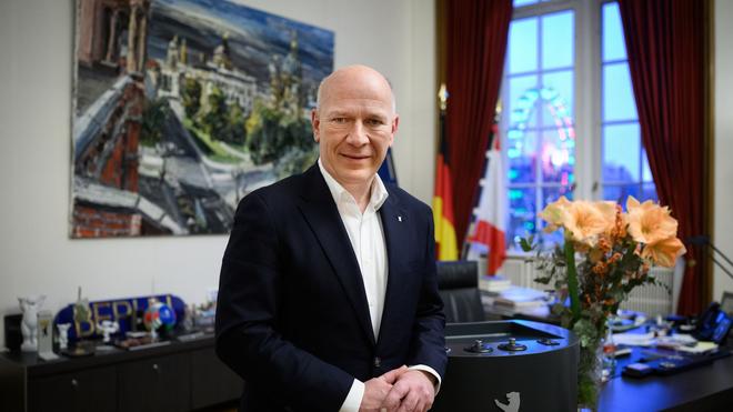Neujahrsansprache: Berlins Regierender Bürgermeister Kai Wegner (CDU) hat sein Büro im Roten Rathaus. (Archivbild)