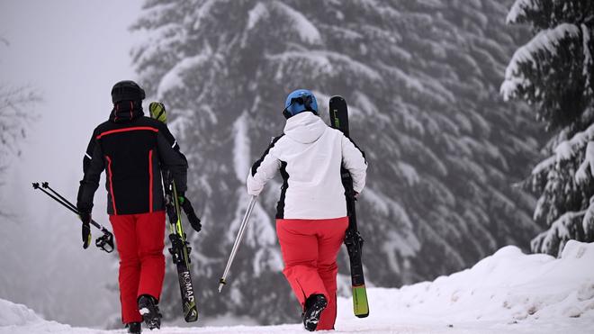 Hoffen auf Neuschnee: Im Thüringer Wald sind zum Jahreswechsel außer dem Snowpark am Fallbachhang Oberhof weitere drei Skiliftanlagen geöffnet. (Archivfoto)