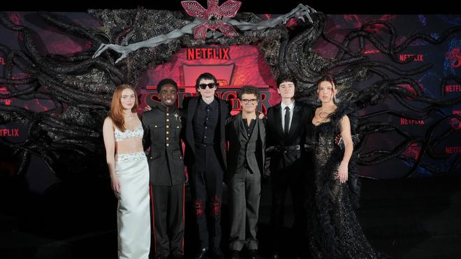 Serienhype: Stars der Serie «Stranger Things»: Sadie Sink, Caleb McLaughlin, Finn Wolfhard, Gaten Matarazzo, Noah Schnapp und Millie Bobby Brown im November in Los Angeles (von links nach rechts). (Archivbild)