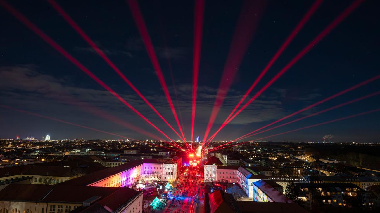 Silvesterparty: 10.000 feiern friedlich Silvester auf Münchens Ludwigstraße