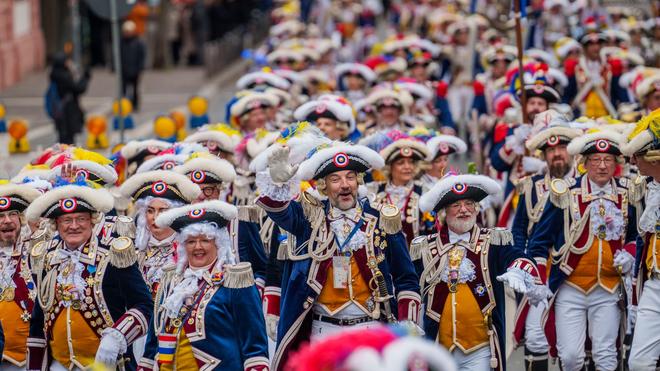 Helau: Die Fastnachtskampagne beginnt in Mainz traditionell mit einem Neujahrsumzug.