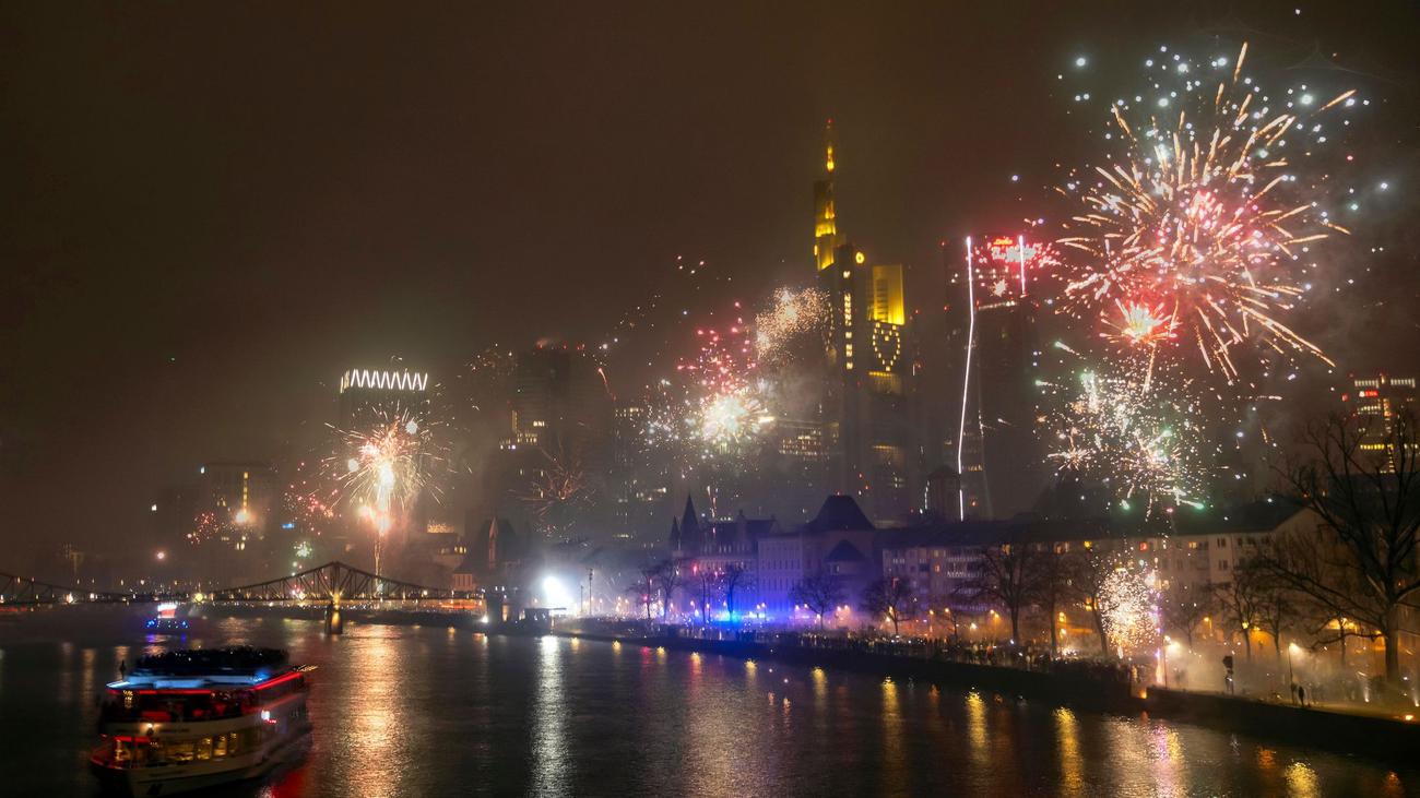 Silvesterfeiern: Hessen feiert überwiegend friedlich ins neue Jahr