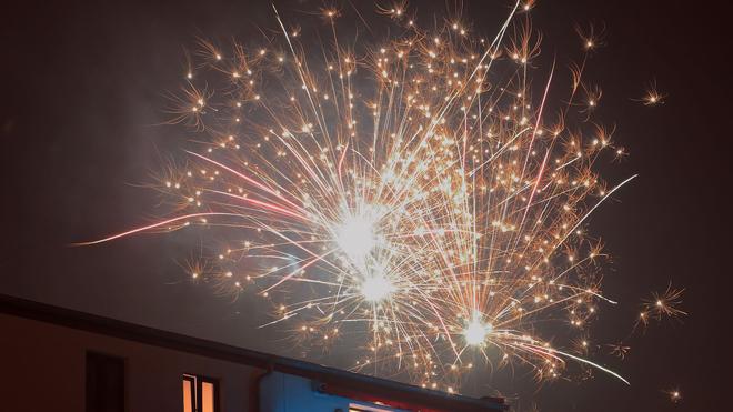Silvester: In Halle (Saale) ist es zu mehreren Bränden von Balkonen in der Silvesternacht gekommen. (Symbolbild)