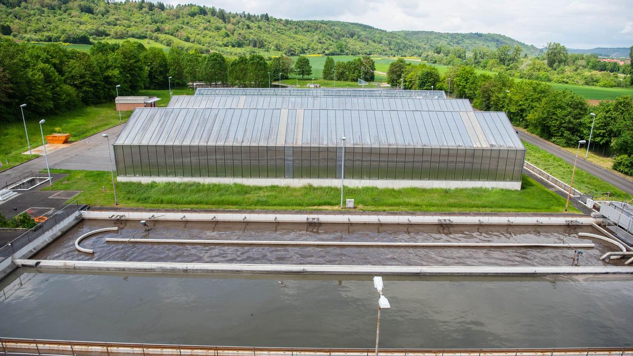 Notfälle: Mitarbeiter tot im Klärschlammbecken gefunden