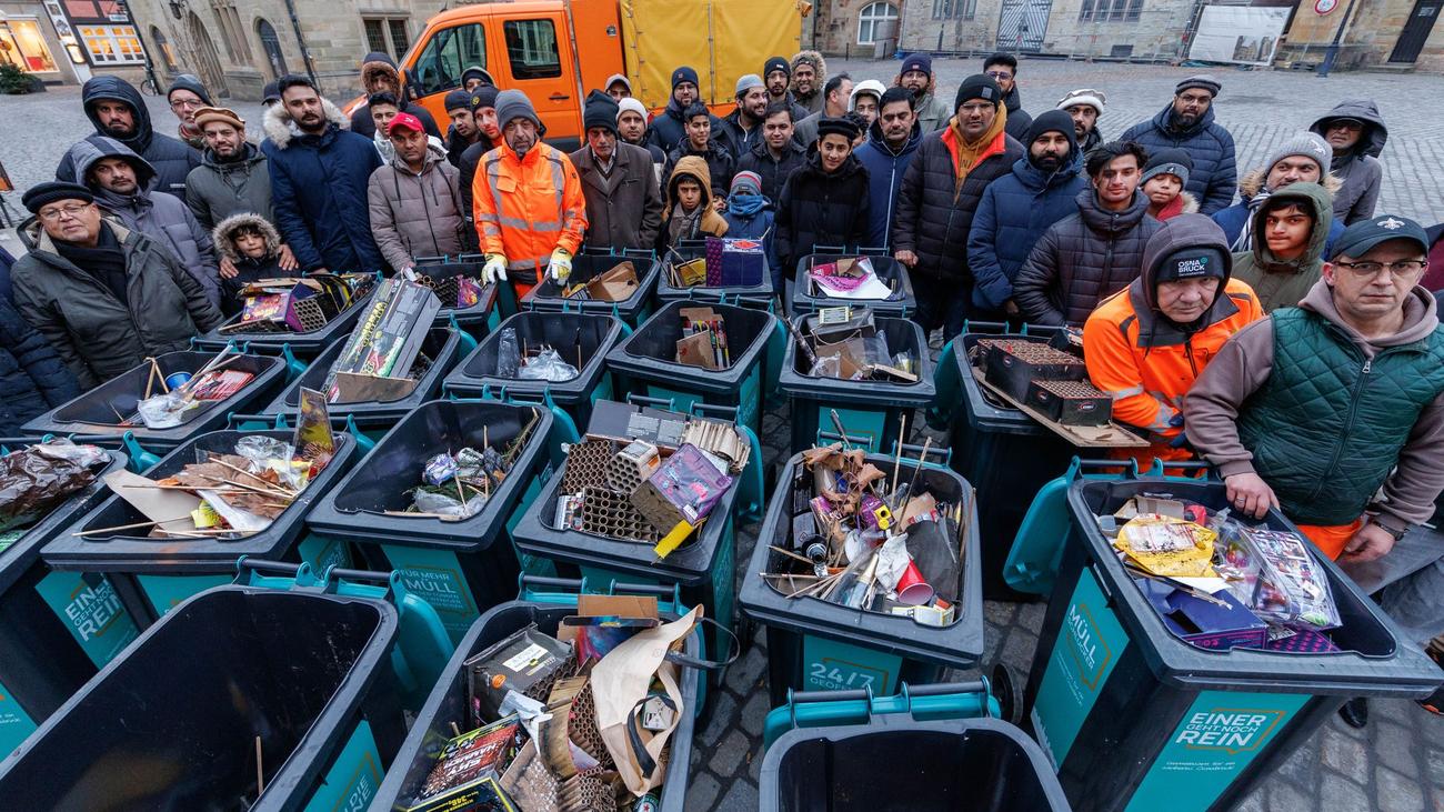 Müllsammelaktion: Neujahrsputz junger Muslime gegen Stadtbild-Debatte