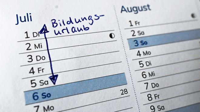 Weiterbildung im Job: Im Kalender hätten Beschäftigte Platz für Bildungsurlaub – genutzt wird er jedoch nur selten. (Symbolbild)