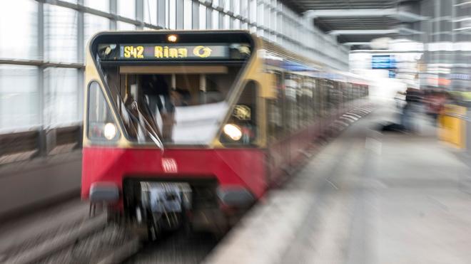 Berliner S-Bahn: Auf einem Bahnsteig der S-Bahnstation Wedding brannte es. (Archivbild)
