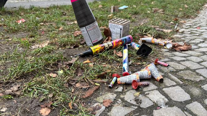 Silvester: In diesem Jahr gab es nach Einschätzung von Polizei und Krankenhäusern weniger Verletzte durch Böller und Raketen in Brandenburg.