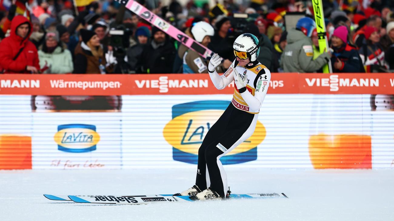 Vierschanzentournee: Skispringer Zajc wieder disqualifiziert: Rote Karte