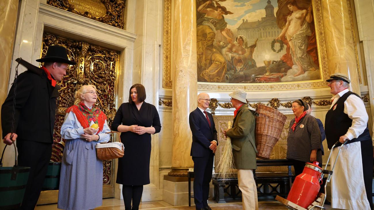 Brauchtum: Tschentscher begrüßt Bürger zum Neujahrsempfang im Rathaus