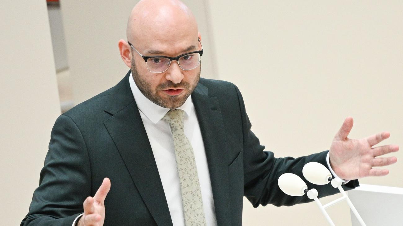 Nach Silvestereinsätzen: Brandenburgs Innenminister wirbt für Böllerzonen