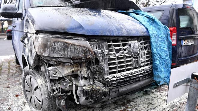 Hilfe für Obdachlose: Auch der dritte Kältebus der Berliner Stadtmission ist durch einen Brand schwer beschädigt worden.