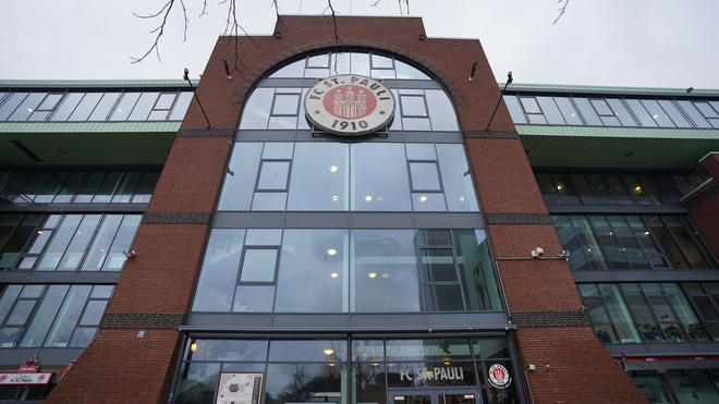 Fußball-Bundesliga: In dieses Stadion wollen viele: das Hamburger Millerntor-Stadion des FC St. Pauli. (Bildarchiv)