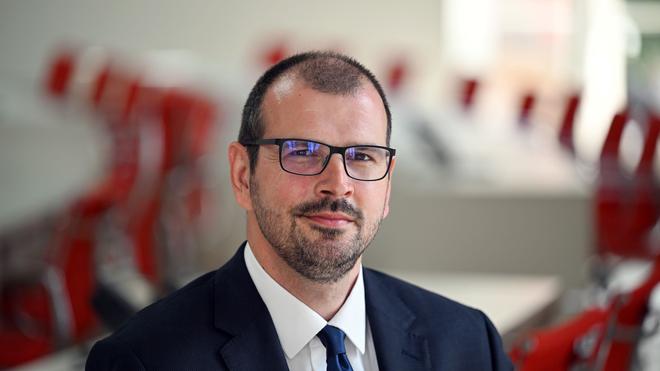 Weniger Kinder: Brandenburgs Bildungsminister Steffen Freiberg (SPD) äußert sich zu möglichen Konsequenzen der sinkenden Geburtenzahl. (Archivbild)