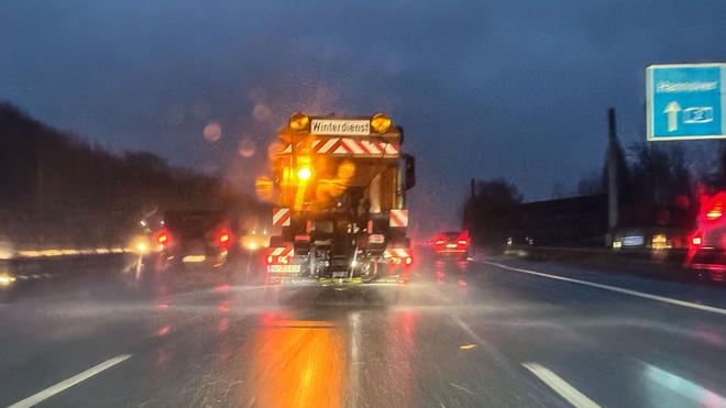 Einsätze: In NRW kam es in der Nacht zu zahlreichen wetterbedingten Unfällen.