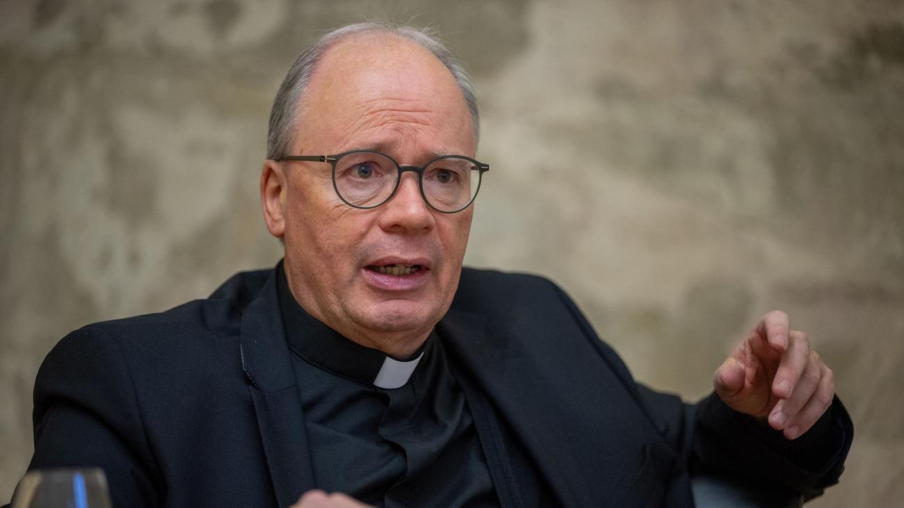 Bundeswehr: Bischof Ackermann: Wie Demokratie verteidigt werden muss