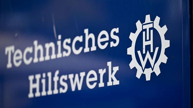 Unfälle: Gesunkene Jacht in Hamburg: THW reinigt Hafenbecken