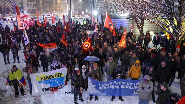 Protestzug: 500 Menschen demonstrieren gegen US-Angriff auf Venezuela