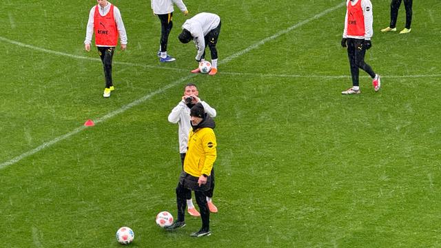 Fußball-Bundesliga: Dauerregen statt Sonne: BVB muss Trainingsplatz wechseln