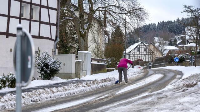 Schnee und Glätte: Winterwetter hält auch zu Beginn der neuen Woche an