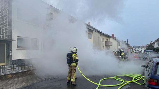 Brände: Gefrorenes Löschwasser – Passant stürzt bei Feuerwehreinsatz