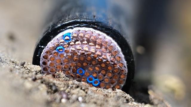 Begehrtes Metall: Haus umstellt - mutmaßliche Kupferdiebe beschäftigen Polizei