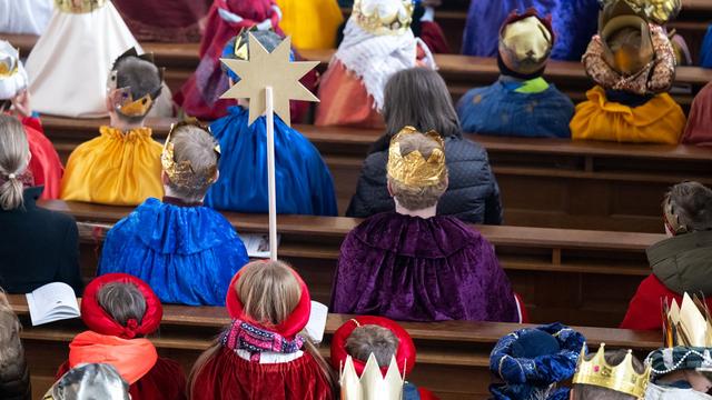 Epiphanias: Sternsinger sammeln und segnen am Dreikönigstag