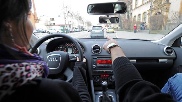 Begleitetes Fahren: CSU für Führerschein ab 16 Jahren - Vorstoß mit Haken