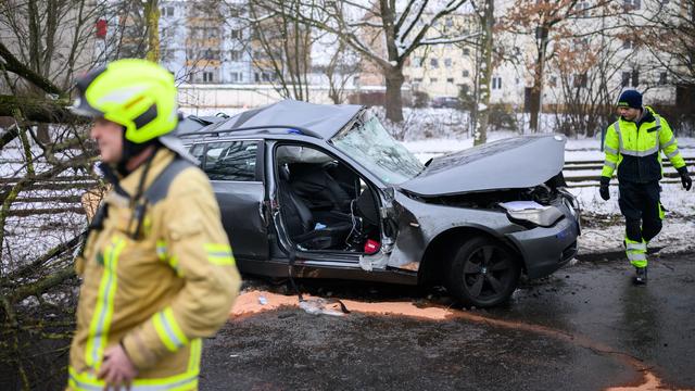 Verkehr: Ein Toter und zwei Schwerverletzte bei Unfall in Hannover