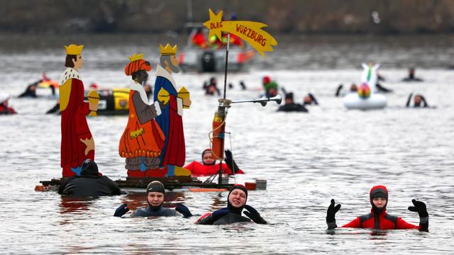 Für Kälteresistente: Eiskalte Fluten: Drei-König-Schwimmen im Main