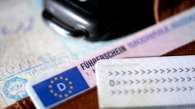 Verkehr: Fahren ohne Papiere: Forscher für Alternative zum Fahrverbot