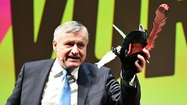 Dreikönigstreffen: FDP-Landeschef Rülke verspottet Özdemir mit Plüschvogel