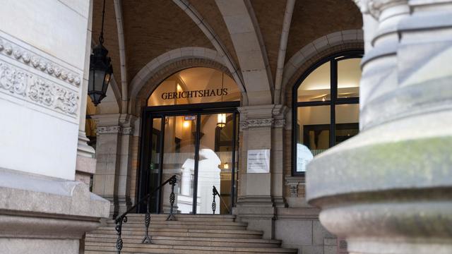 Landgericht Bremen: Mann vor Gericht – Familie mit Lügen und Gewalt isoliert?