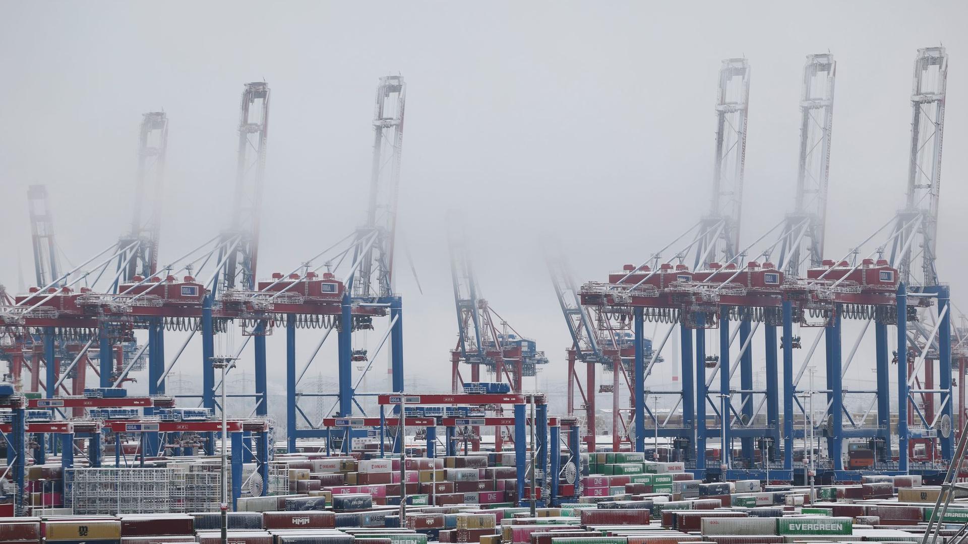 Wetter: Schnee und Eis stören Umschlag im Hamburger Hafen