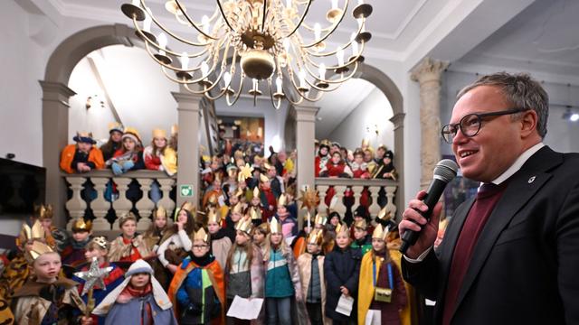 Tradition: "Schule statt Fabrik" – Sternsinger besuchen Staatskanzlei
