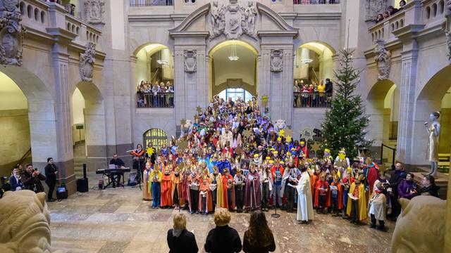 Brauchtum: Sternsinger machen Staatskanzlei zur Konzertbühne