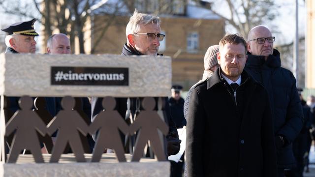 Tod im Einsatz: Woidke und Kretschmer gedenken des toten Polizisten