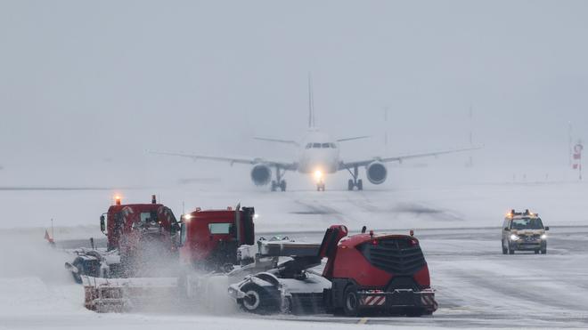 Fotografie: Winterdienst am Flughafen Hamburg